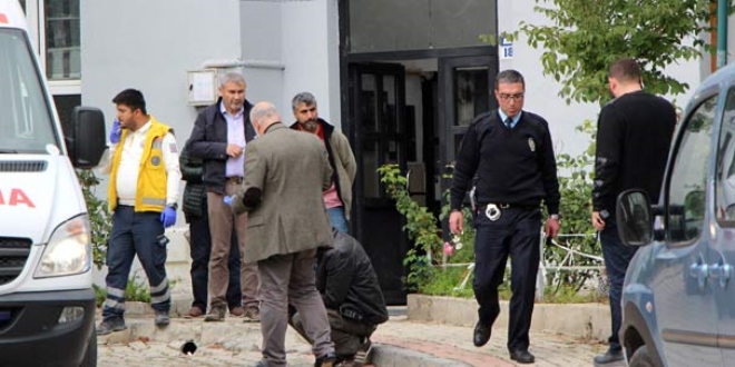 Üniversite çalışanı boşandığı eşini öldürüp intihar etti