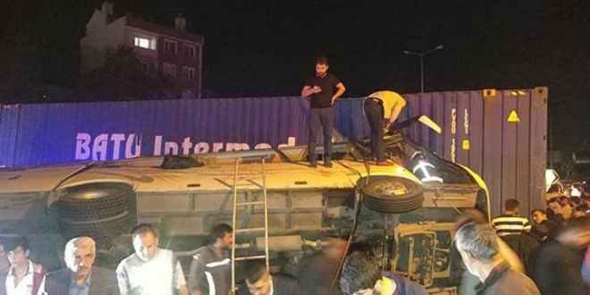 Kocaeli'de trafik kazas: 31 yaral