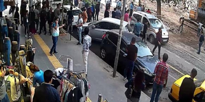Zabıta, esnaf ve işçilerin karıştığı kavgada 4 kişi yaralandı
