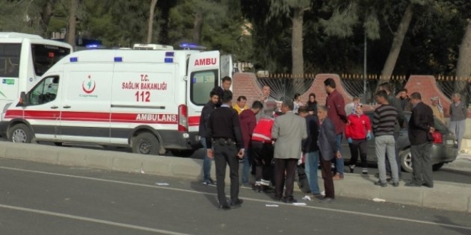 Antalya'da otomobil kamyonetle arpt: 5 yaral