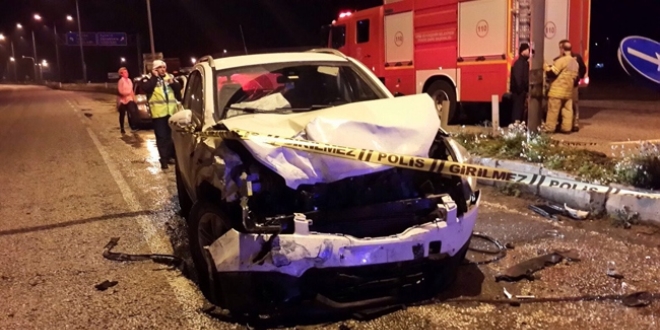 İzmir'de trafik kazası: 3 yaralı