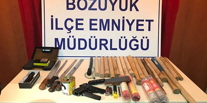 Taraftar minibüsünden çıkanlar polisi bile şaşırttı