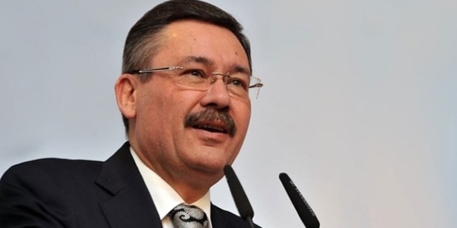 Gökçek'in anket şirketlerine para dağıtmasına suç duyurusu