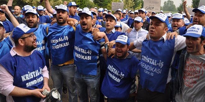 Kırklareli'de işten çıkarılan Şişecam işçileri eylem yaptı