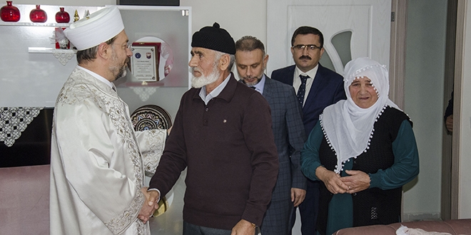 Diyanet İşleri Başkanı Erbaş şehit ailelerini ziyaret etti