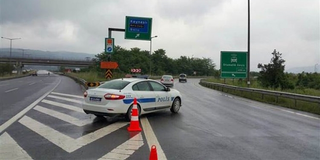İzmir - Ankara karayolu trafiğe kapatıldı