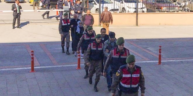 Yunanistan'a kaçarken yakalanan 2 FETÖ şüphelisi tutuklandı