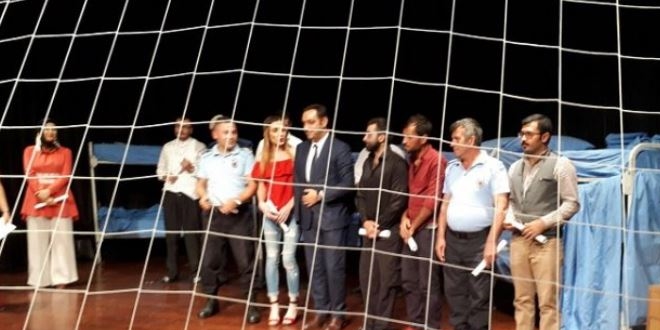 Bağımlılıktan kurtulup tiyatro sahnesine çıktılar