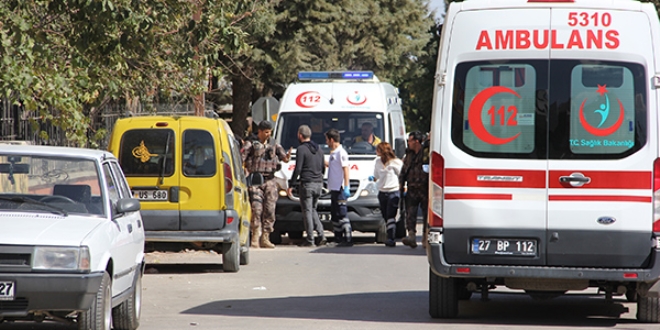 Bir eve baskına giden polis ekiplerine ateş açıldı