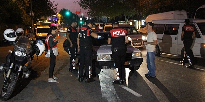 Ülke genelinde 10 bin polisin katılımıyla trafik uygulaması