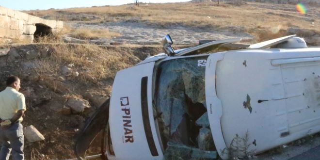 Şanlıurfa'da işçi servisi devrildi: 6 yaralı