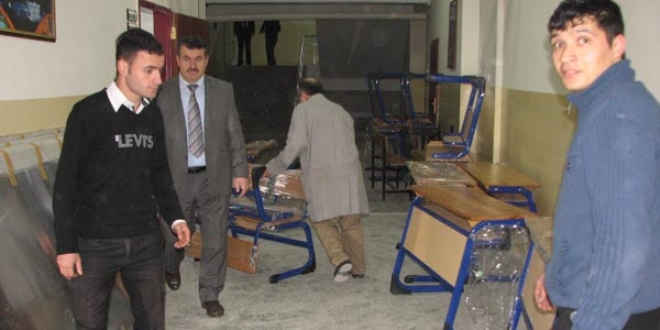 Eski sıra ve masalardan zeka oyun setleri üretiyorlar