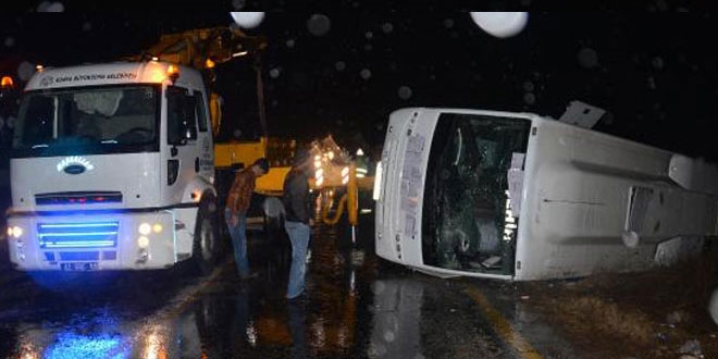 Çanakkale'de iki hafif ticari araç çarpıştı: 1 ölü, 1 yaralı