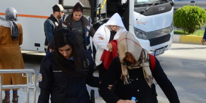Çorum'da ev hanımı, öğrenci ve esnaflara FETÖ operasyonu: 15 gözaltı