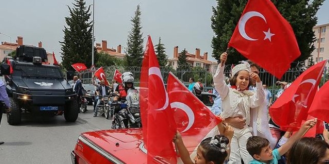 Özel Harekat otizmli küçük Umut'u sünnet ettirdi