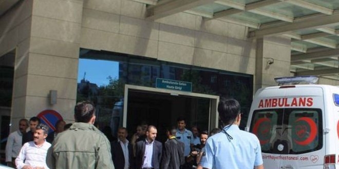 Siirt'te minibüsün geçişi sırasında patlama: 7 asker yaralı