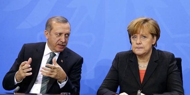Almanya yalnız kalınca Merkel ağız değiştirdi