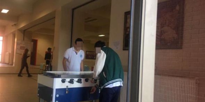 Dersleri aksatan langırt masası kaldırıldı