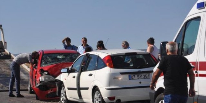 Denizli'de iki otomobil çarpıştı: 7 yaralı