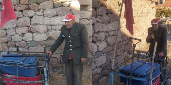 Ekmek parası için 20 kilometre yürüyüp, çorap satıyor