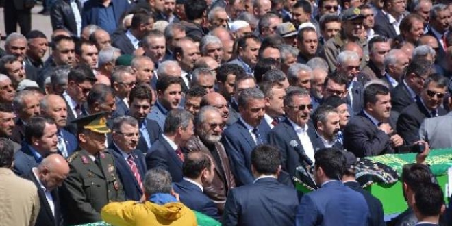 Ak Parti'li eski vekil Uslu'nun annesi toprağa verildi