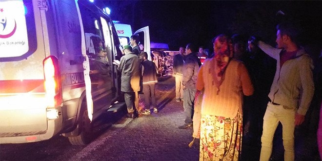 Düğüne gidenleri taşıyan minibüs devrildi: 1 ölü, 5 yaralı