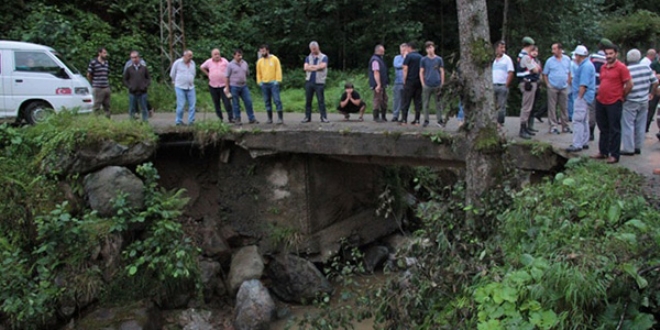 Rize'de sel sularına kapılan 1 kişi kayboldu