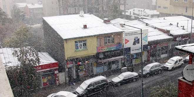 Ardahan kar yağışıyla beyaza büründü