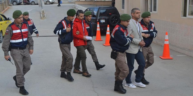 Eski emniyet müdürü ve kardeşi serbest bırakıldı