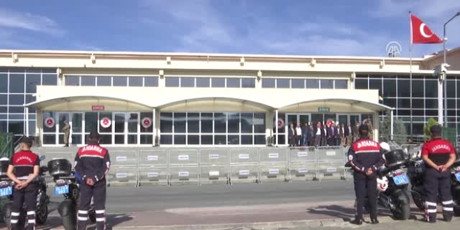 'Biz teslim olduk, onlar kaçmak için helikopter bekledi'