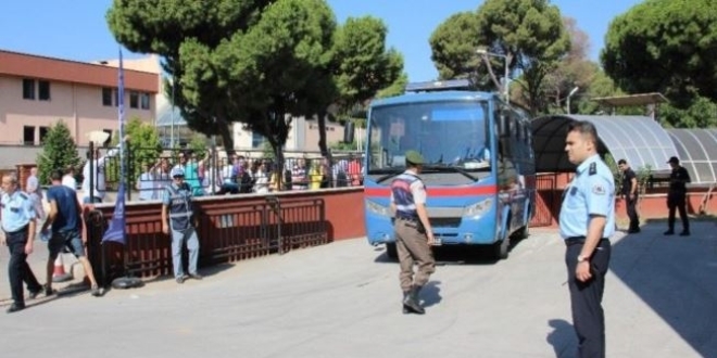 Aydın'da tutuklu 9 eski öğretmen tahliye edildi