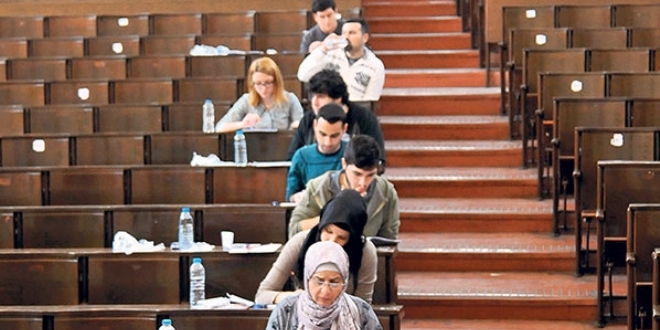 Yeni sistem tarih öğretmenlerini vurdu