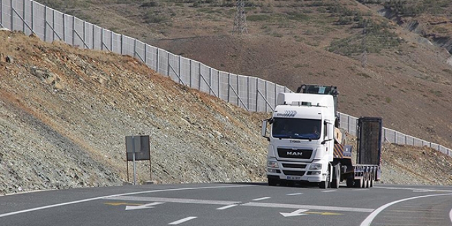 Sürücülerin 'korkulu rüyası' geçitlere kar siperli önlem
