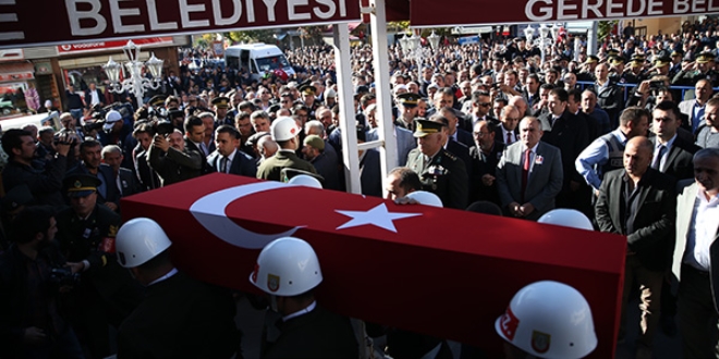 Şehit uzman çavuş gözyaşlarıyla uğurlandı