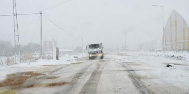 Ardahan'daki kar ya ve tipi etkili oluyor