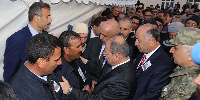 Recep Akdağ'dan şehit ailesine taziye ziyareti