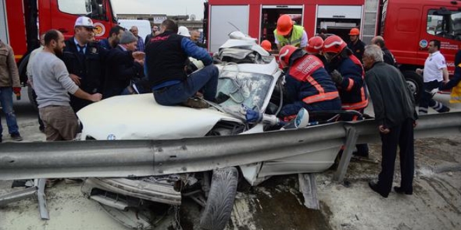 Sakarya'da trafik kazas: 2 l, 1 yaral