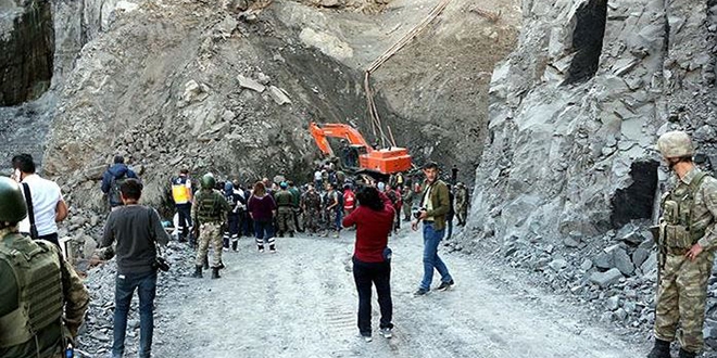 Şırnak'taki göçük bölgesine mobil baz istasyonları gönderildi
