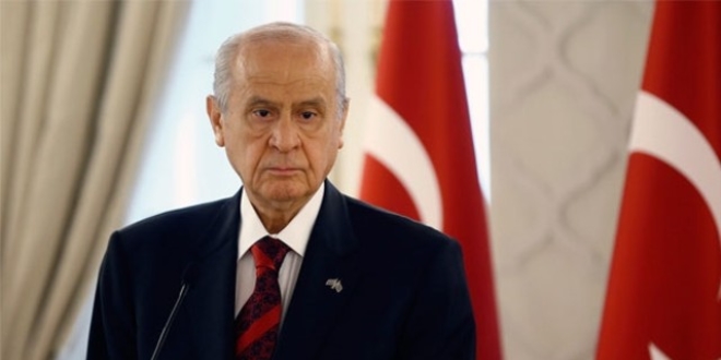 Bahçeli'den Baykal'a geçmiş olsun mesajı