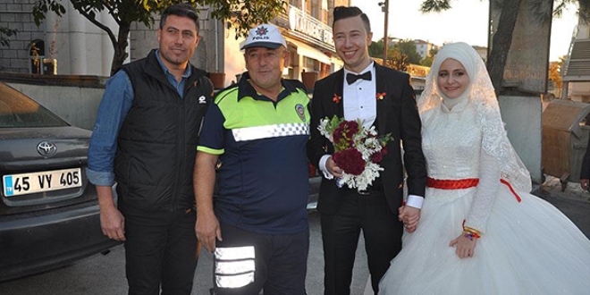 Trafik polisinden geline 'emniyet kemeri' ricası