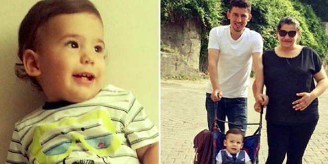 Elma dilimi soluk borusunu tıkayan bebek öldü