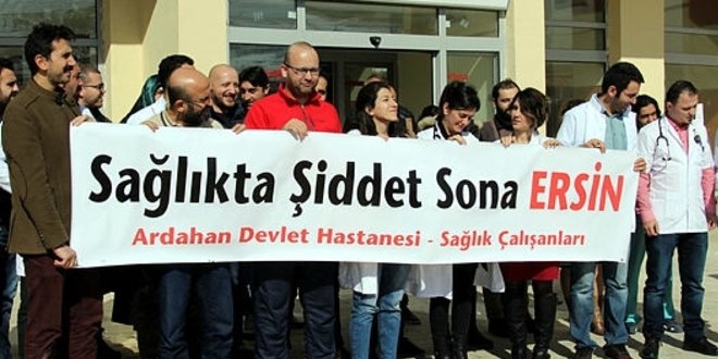Doktorlar meslektaşlarına yapılan şiddeti kınadı
