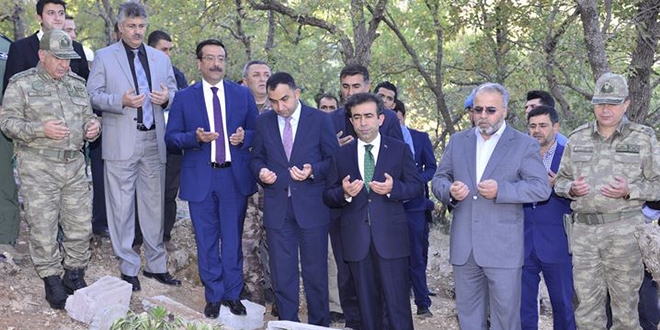 Şehit korucuların ailelerine taziye ziyareti