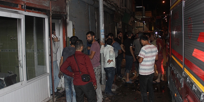 Adana'da ayakkabı imalathanesinde yangın: 4 yaralı