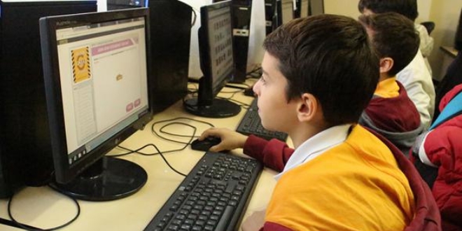 Öğrenciler kodlamayla geleceğe hazırlanıyor