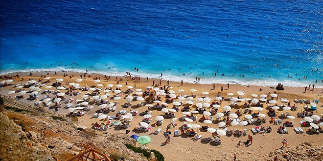 Turizmde ziyaretçi arttı, gelir düştü