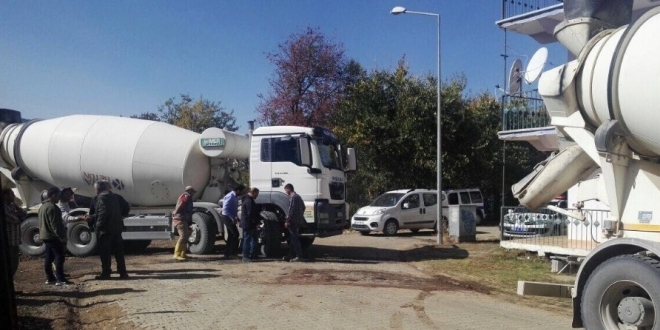 Elaz'da beton mikserinin arpt kii ld