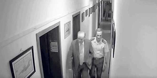 Öztürk, Akıncı'da Ünal'ın kolunda