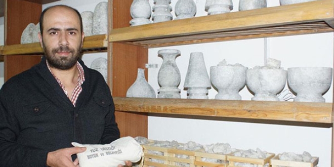 Hastalık nedeniyle tükettikleri kaya tuzu gelir kapısı oldu