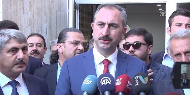 Bakan Gül, silahlı saldırıya uğrayan savcıyı ziyaret etti